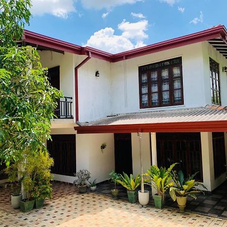 Sensitha Holiday Home Anuradhapura Exterior foto