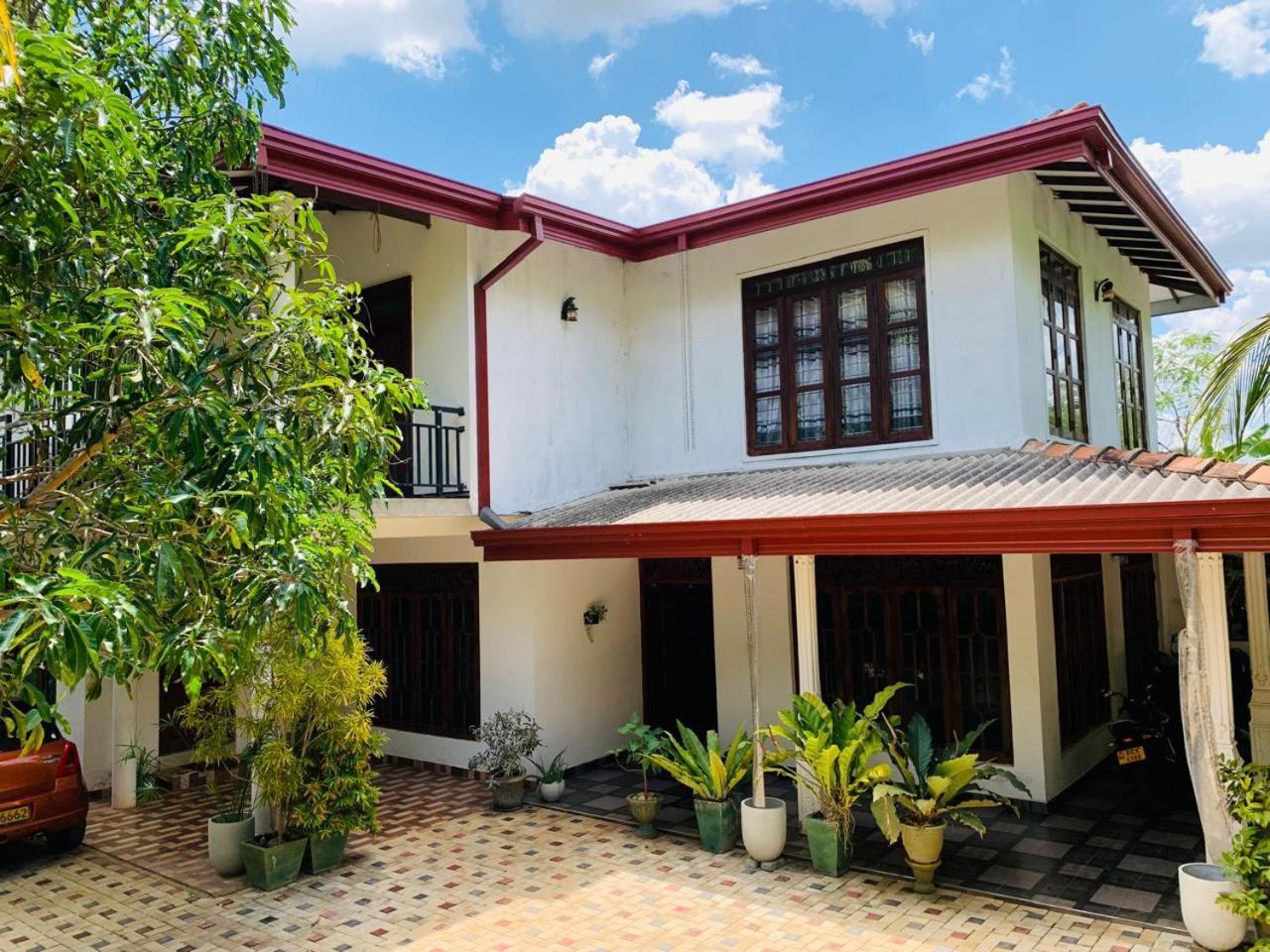 Sensitha Holiday Home Anuradhapura Exterior foto