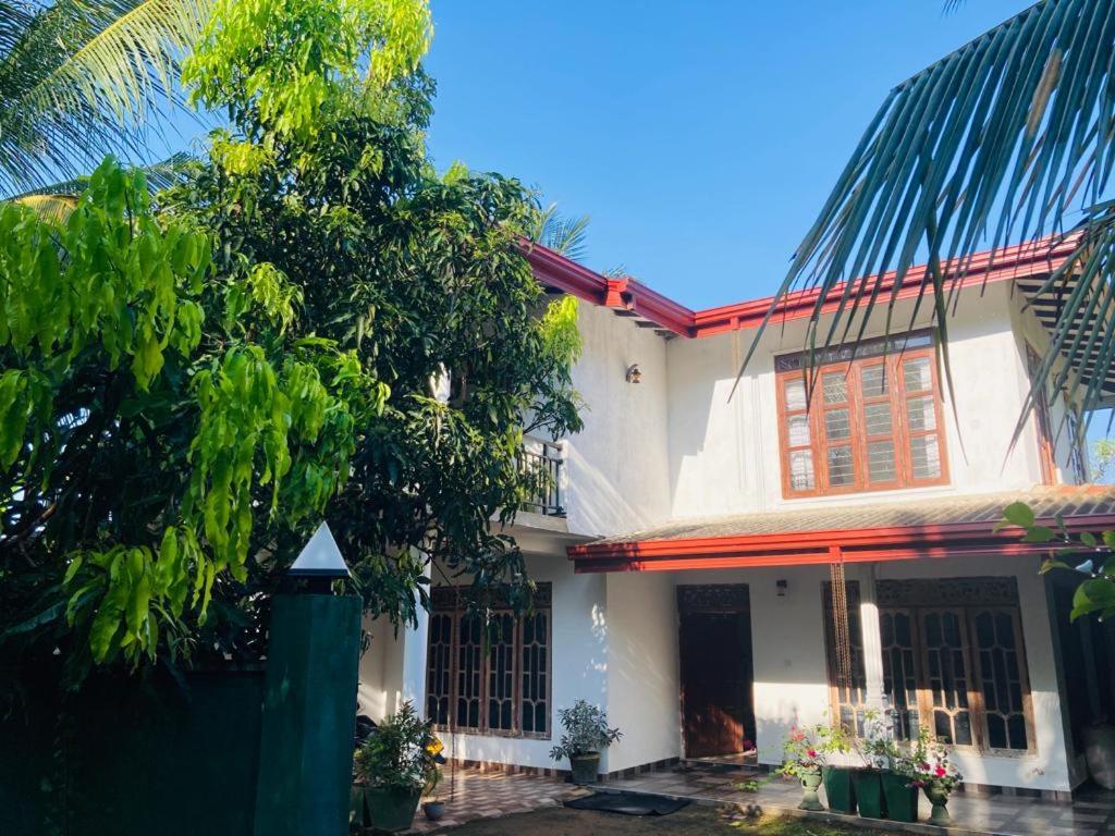 Sensitha Holiday Home Anuradhapura Exterior foto